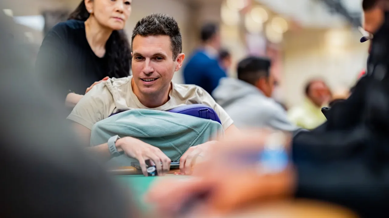 Doug Polk, znany pokerzysta i współwłaściciel The Lodge Card Club, rozpoczął tegoroczny Main Event World Series of Poker (WSOP) 2026 w prawd