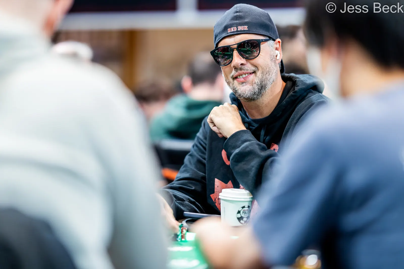 Brad Booth, znany niegdyś jako "Yukon Brad", jedna z najbardziej rozpoznawalnych postaci ery boomu w pokerze, po raz pierwszy od ponad dekad
