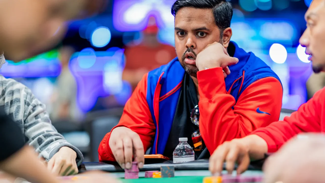 Pokerowy zwrot akcji na WSOP Main Event: Straight flush pokonuje full house na „miękkiej bańce