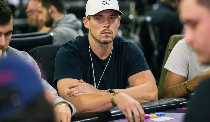 Alex Foxen nowym liderem WSOP POY. Arieh, Glaser i Schulman w pogoni