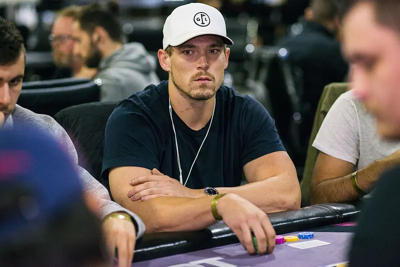 Alex Foxen nowym liderem WSOP POY. Arieh, Glaser i Schulman w pogoni