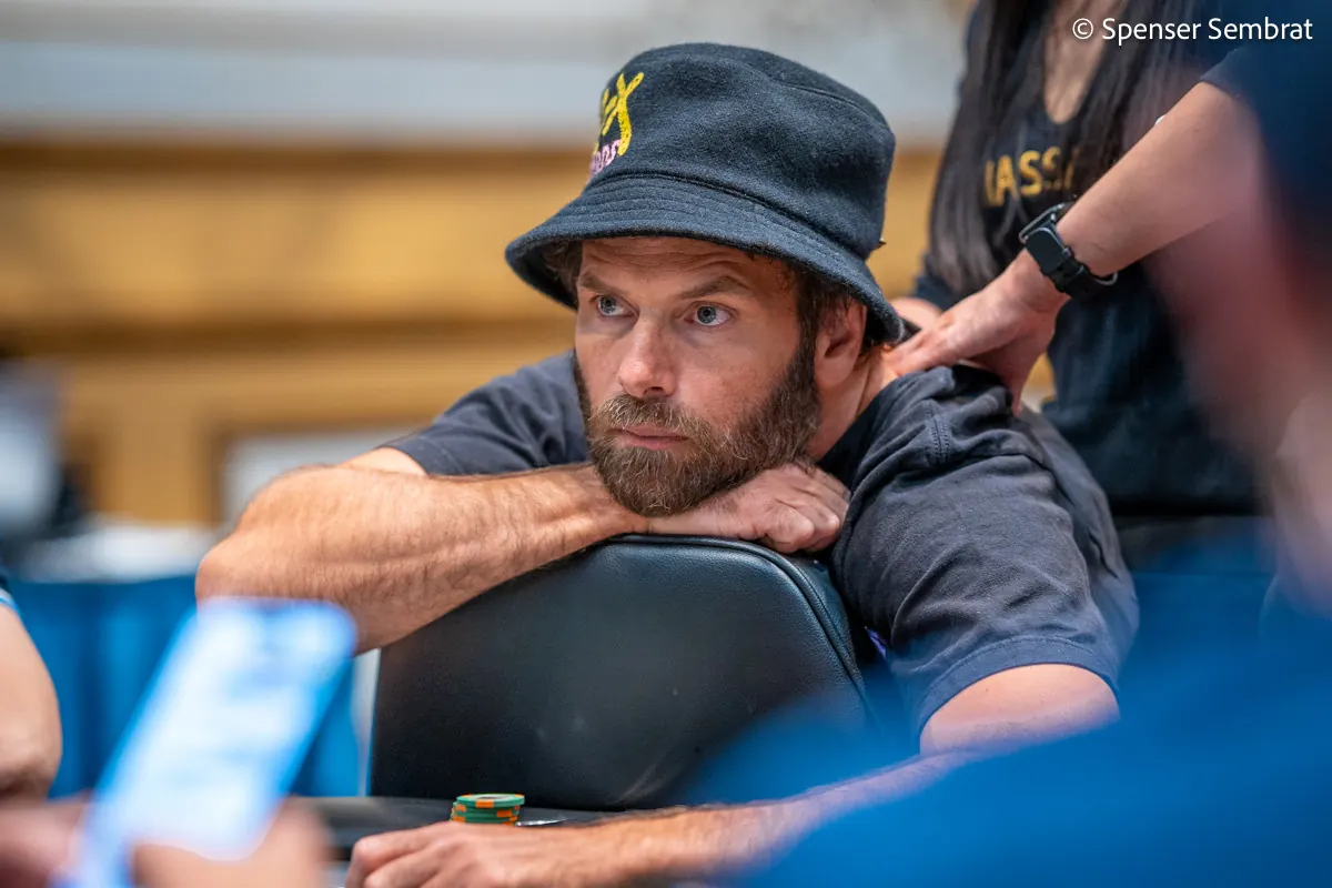 Stół pokerowy w Bobby’s Room w Bellagio w Las Vegas podczas gry high stakes