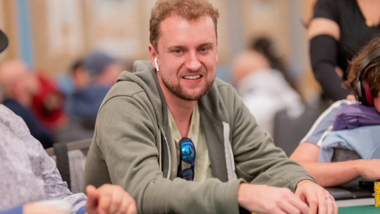 Mistrz WSOP Ryan Riess gościnnym bounty na charytatywnym turnieju pokerowym CSOP w Las Vegas