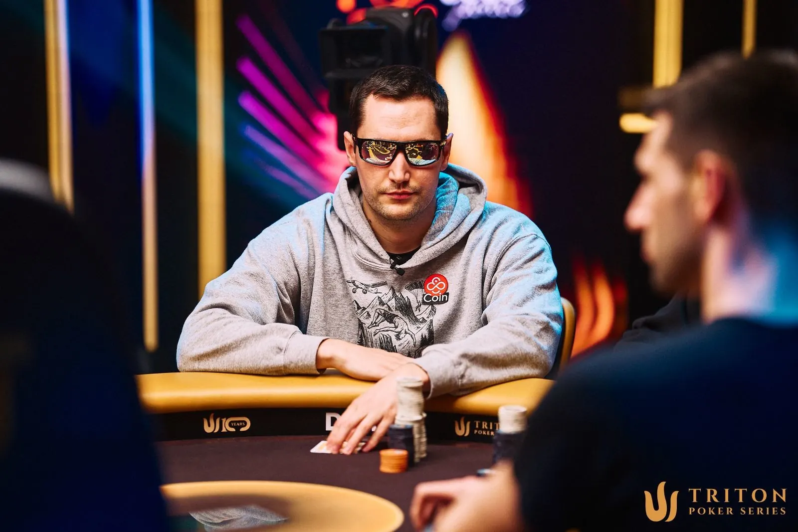 Nick Schulman i Bernhard Binder podczas gry heads-up w turnieju Triton Jeju za 100 000 dolarów